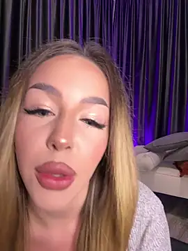 SelenneDream online show from 4, 2, 2026