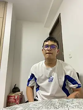 Snapshot of Andyhotsohw chatting on 16, 12, 2025 Andyhotsohw online show from 16, 12, 2025