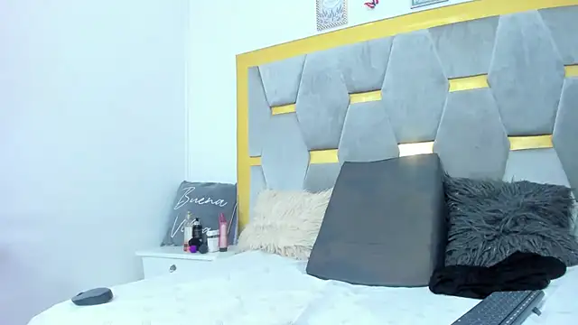 ShantallFoxxie online show from 19, 3, 2026