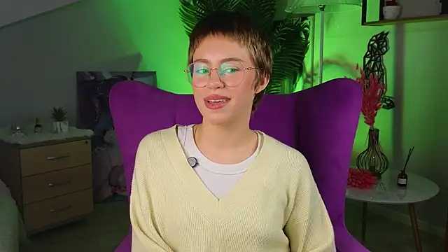 Snapshot of AidaGigantino chatting on 17, 12, 2025 AidaGigantino online show from 17, 12, 2025