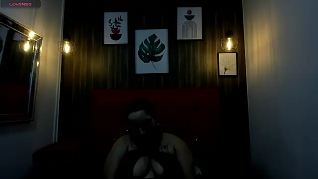 Snapshot of meggancurvy chatting on 7, 2, 2026 meggancurvy online show from 7, 2, 2026