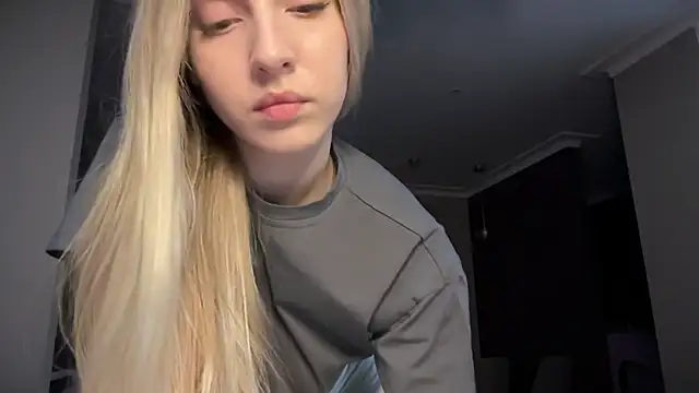 Snapshot of blondinkaa chatting on 7, 4, 2026 blondinkaa online show from 7, 4, 2026