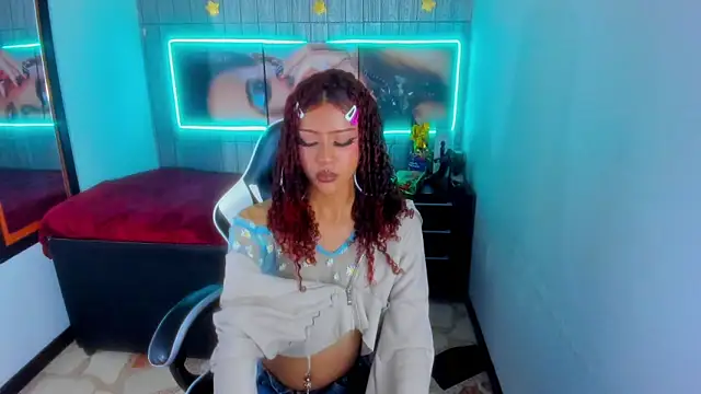 Snapshot of dolly_boob chatting on 20, 12, 2025 dolly boob online show from 20, 12, 2025