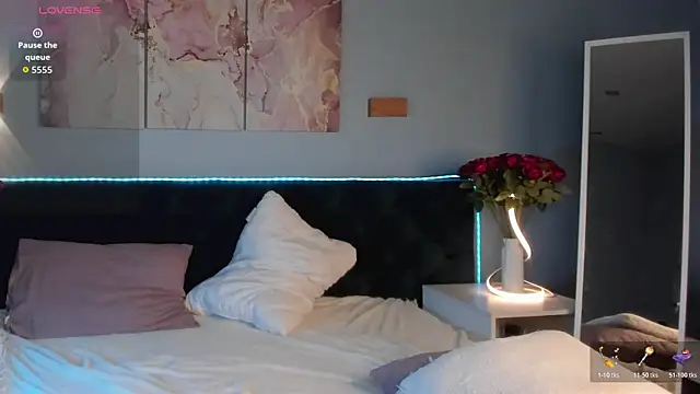 Snapshot of Mary_Hart chatting on 19, 12, 2025 Mary Hart online show from 19, 12, 2025