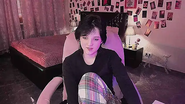 Snapshot of SarahShelby chatting on 5, 3, 2026 SarahShelby online show from 5, 3, 2026