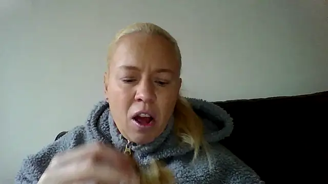 jennyblondeuk online show from 1, 2, 2026