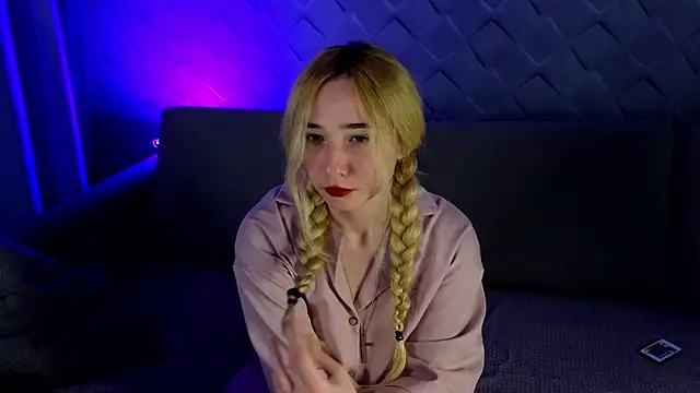 Snapshot of lilcozyvert_ chatting on 21, 12, 2025 lilcozyvert online show from 21, 12, 2025