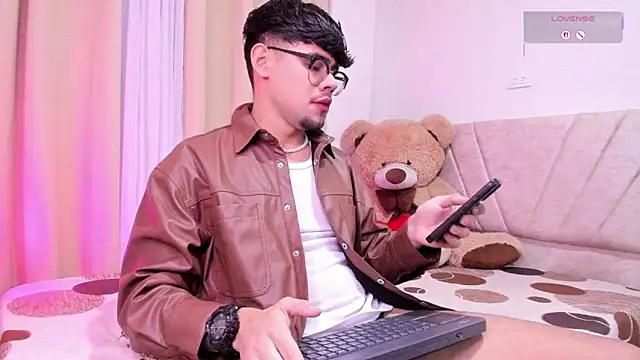 isaac saenzs online show from 5, 2, 2026