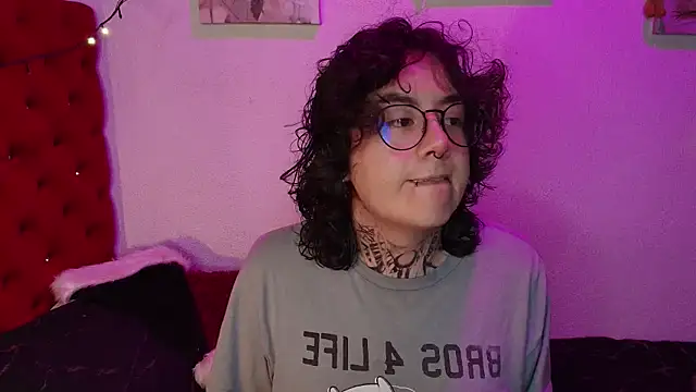 VelvetKai nom online show from 23, 12, 2025