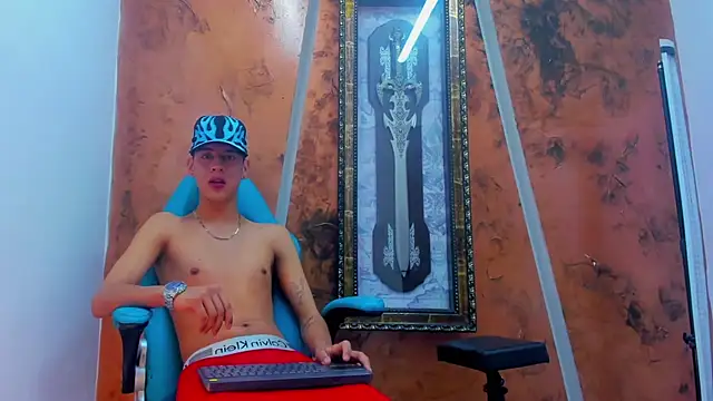 tommy bigcock19  online show from 22, 12, 2025