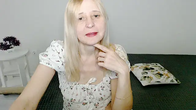 Snapshot of MiLenaMilf chatting on 22, 2, 2025 MiLenaMilf online show from 22, 2, 2025