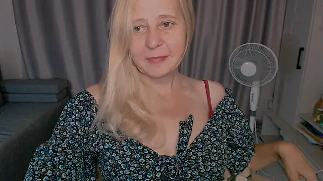 Snapshot of MiLenaMilf chatting on 25, 9, 2025 MiLenaMilf online show from 25, 9, 2025