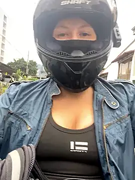 Scarlet auraa online show from 12, 1, 2026