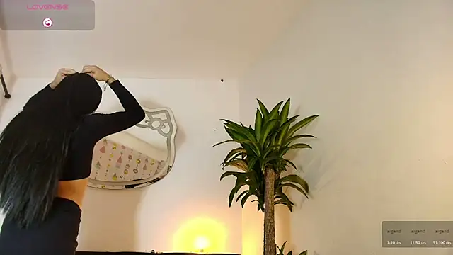 lucianaglow  online show from 4, 2, 2026