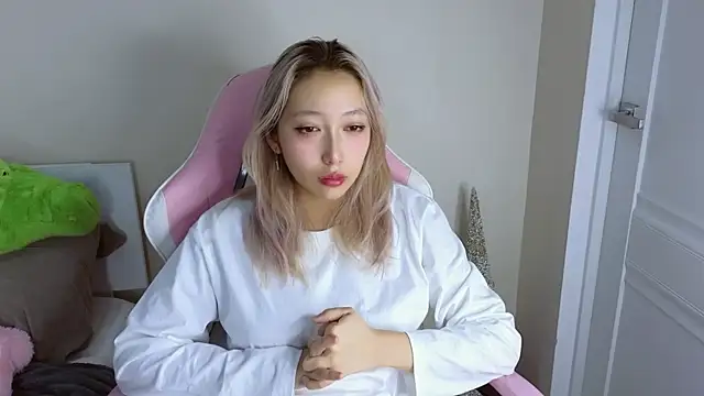 Snapshot of jasmilee chatting on 14, 2, 2026 jasmilee online show from 14, 2, 2026