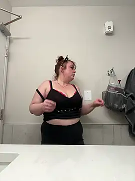 Snapshot of KittyCreamKisses chatting on 1, 2, 2026 KittyCreamKisses online show from 1, 2, 2026