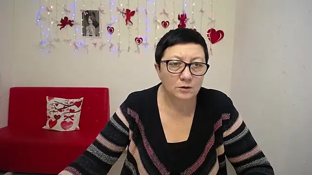 EmilyL0ve online show from 9, 2, 2026