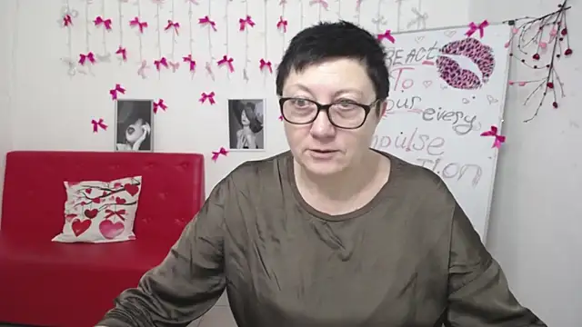 EmilyL0ve online show from 4, 3, 2026