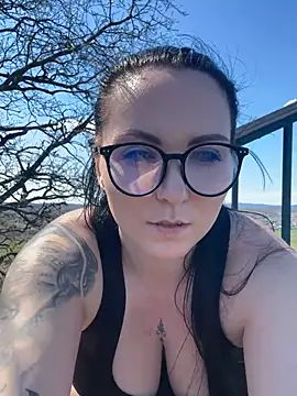 Snapshot of InkedCurly_L chatting on 5, 4, 2026 InkedCurly L online show from 5, 4, 2026