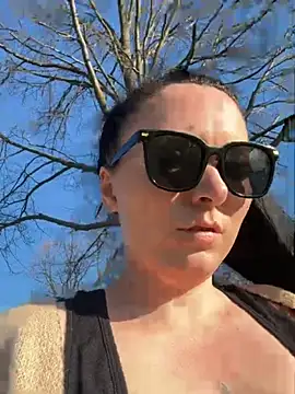 Snapshot of InkedCurly_L chatting on 7, 4, 2026 InkedCurly L online show from 7, 4, 2026