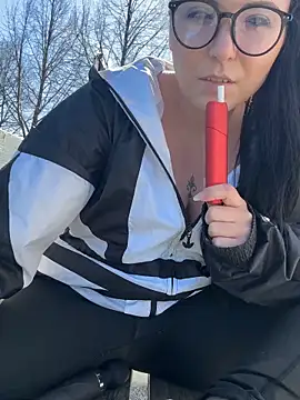 Snapshot of InkedCurly_L chatting on 8, 4, 2026 InkedCurly L online show from 8, 4, 2026