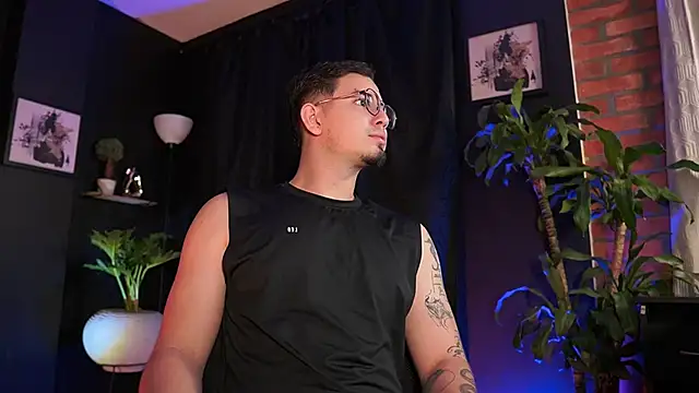 Leo Valmore online show from 5, 2, 2026