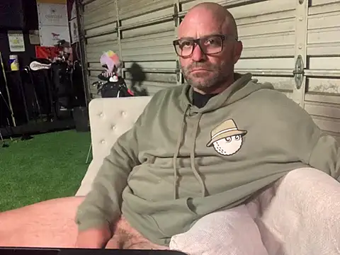 Snapshot of calimeatstick chatting on 3, 2, 2026 calimeatstick online show from 3, 2, 2026