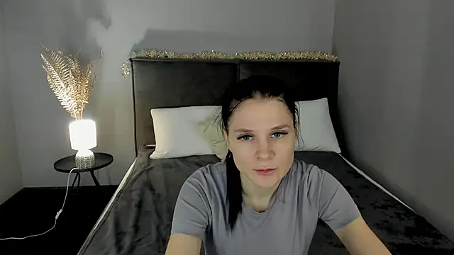 SkinyJoys online show from 3, 2, 2026