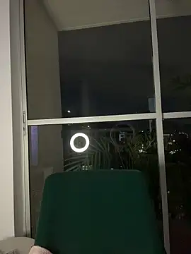 alesziarose  online show from 1, 3, 2026