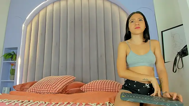 Snapshot of AmberStonne__ chatting on 4, 2, 2026 AmberStonne online show from 4, 2, 2026