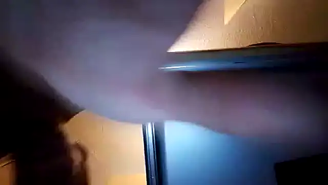 Snapshot of Erz84 chatting on 9, 10, 2025 Erz84 online show from 9, 10, 2025