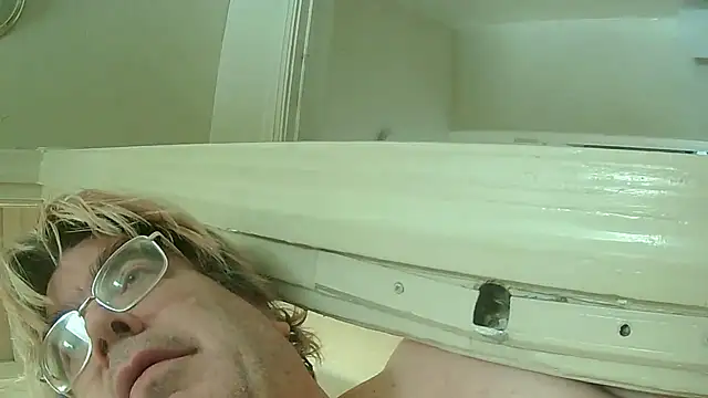 LingerieVape online show from 4, 2, 2026