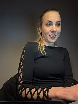 ElenaWhitmore online show from 4, 2, 2026