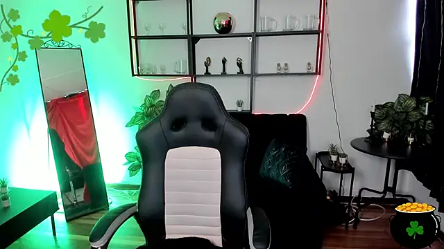 Sacred Sin Room online show from 17, 3, 2026