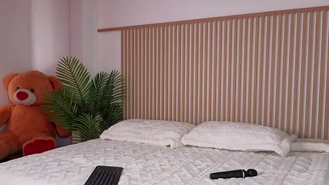 lia corner online show from 13, 1, 2026