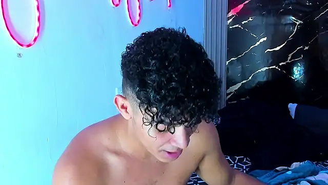 jamescurly00 online show from 19, 2, 2026