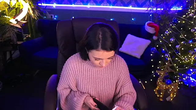 Dafni Monn online show from 6, 1, 2025