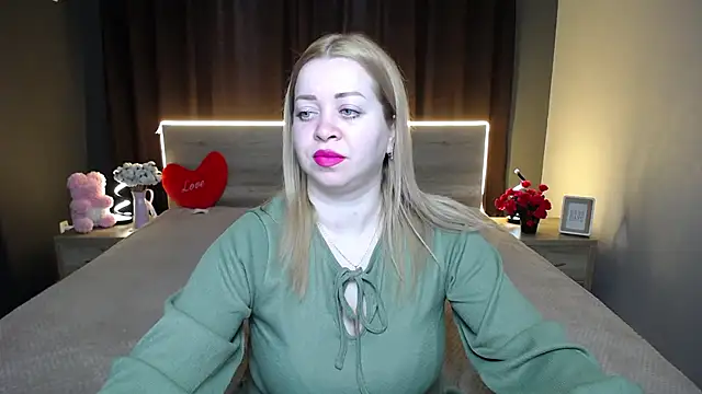 Snapshot of OliviaVerr chatting on 3, 3, 2026 OliviaVerr online show from 3, 3, 2026