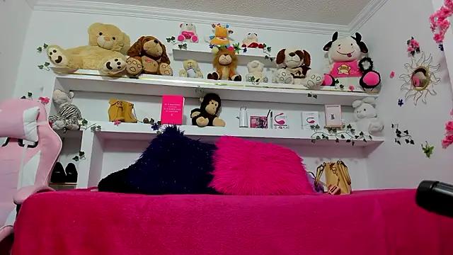 maira diazz online show from 2, 2, 2026