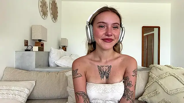 MartinaDeoliveira online show from 6, 2, 2026