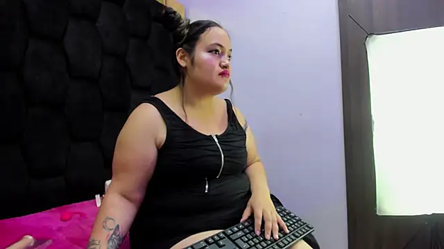 MiaRouss69 online show from 2, 2, 2026