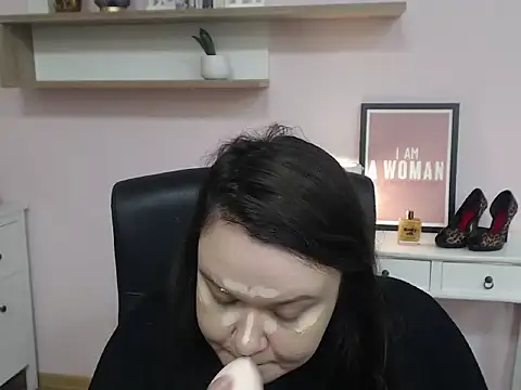 Snapshot of HollyDanceSoul chatting on 12, 2, 2026 HollyDanceSoul online show from 12, 2, 2026