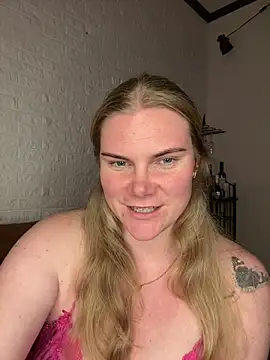 Snapshot of SexyBlondJoanna chatting on 3, 3, 2026 SexyBlondJoanna online show from 3, 3, 2026