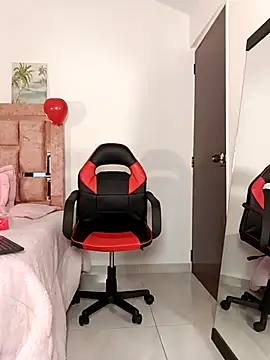 Curlystartt online show from 4, 2, 2026