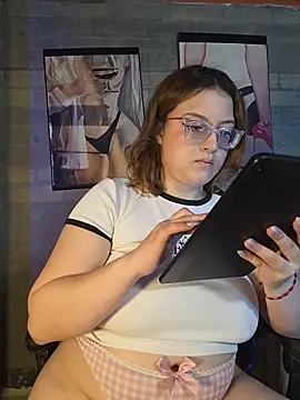 Snapshot of Mia_Franklyn chatting on 3, 2, 2026 Mia Franklyn online show from 3, 2, 2026