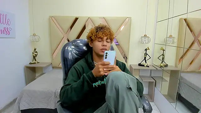 Snapshot of Anyelo_Twink chatting on 4, 3, 2026 Anyelo Twink online show from 4, 3, 2026