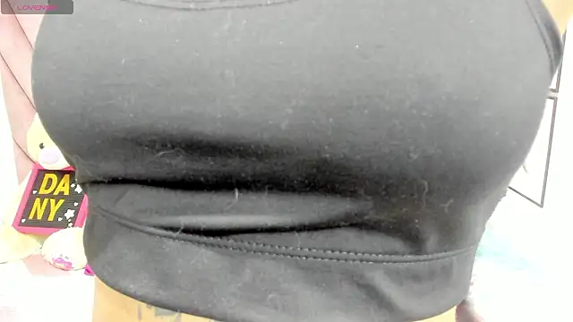 Snapshot of danibellucii_ chatting on 6, 3, 2026 danibellucii online show from 6, 3, 2026