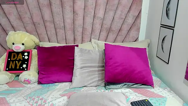 Snapshot of danibellucii_ chatting on 7, 3, 2026 danibellucii online show from 7, 3, 2026