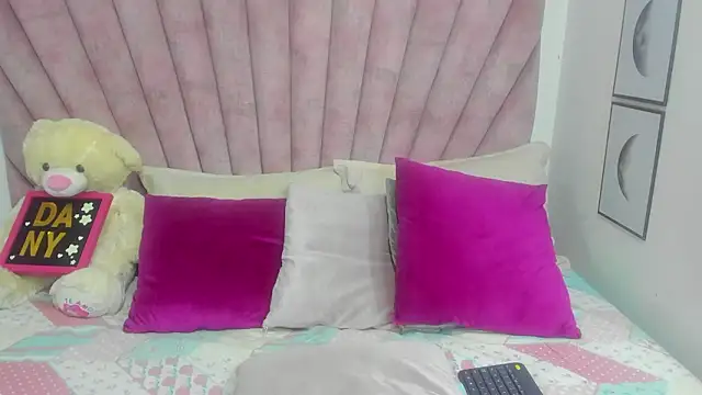 Snapshot of danibellucii_ chatting on 12, 3, 2026 danibellucii online show from 12, 3, 2026