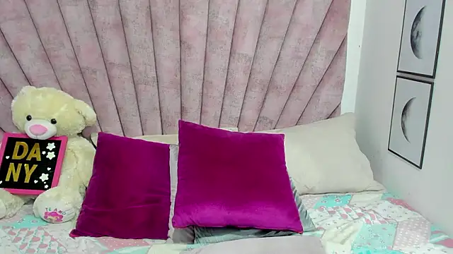 Snapshot of danibellucii_ chatting on 21, 3, 2026 danibellucii online show from 21, 3, 2026